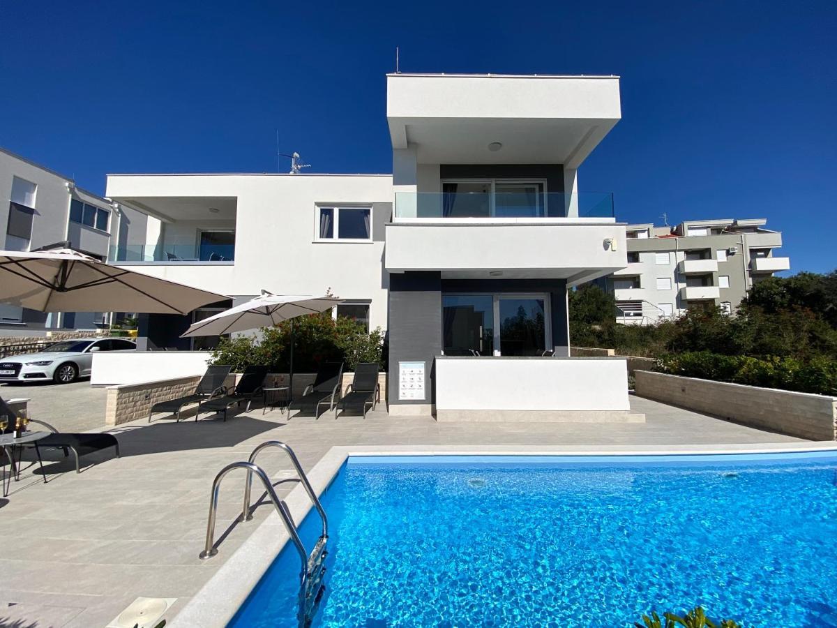 Fantasy Pool Villa ノヴァリャ エクステリア 写真