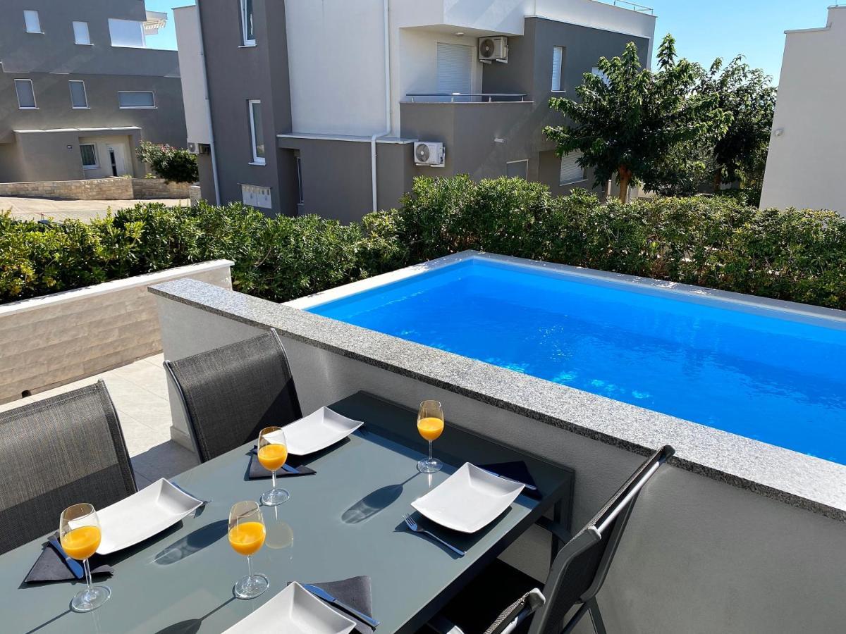 Fantasy Pool Villa ノヴァリャ エクステリア 写真