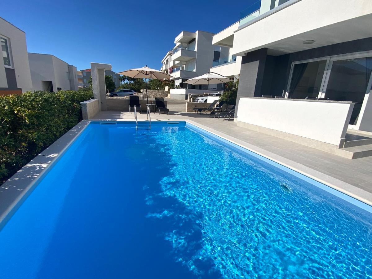 Fantasy Pool Villa ノヴァリャ エクステリア 写真