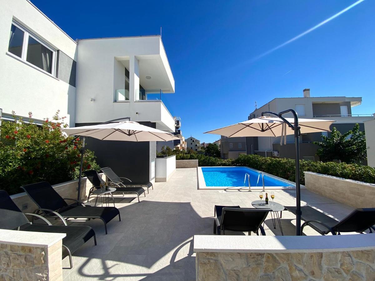 Fantasy Pool Villa ノヴァリャ エクステリア 写真